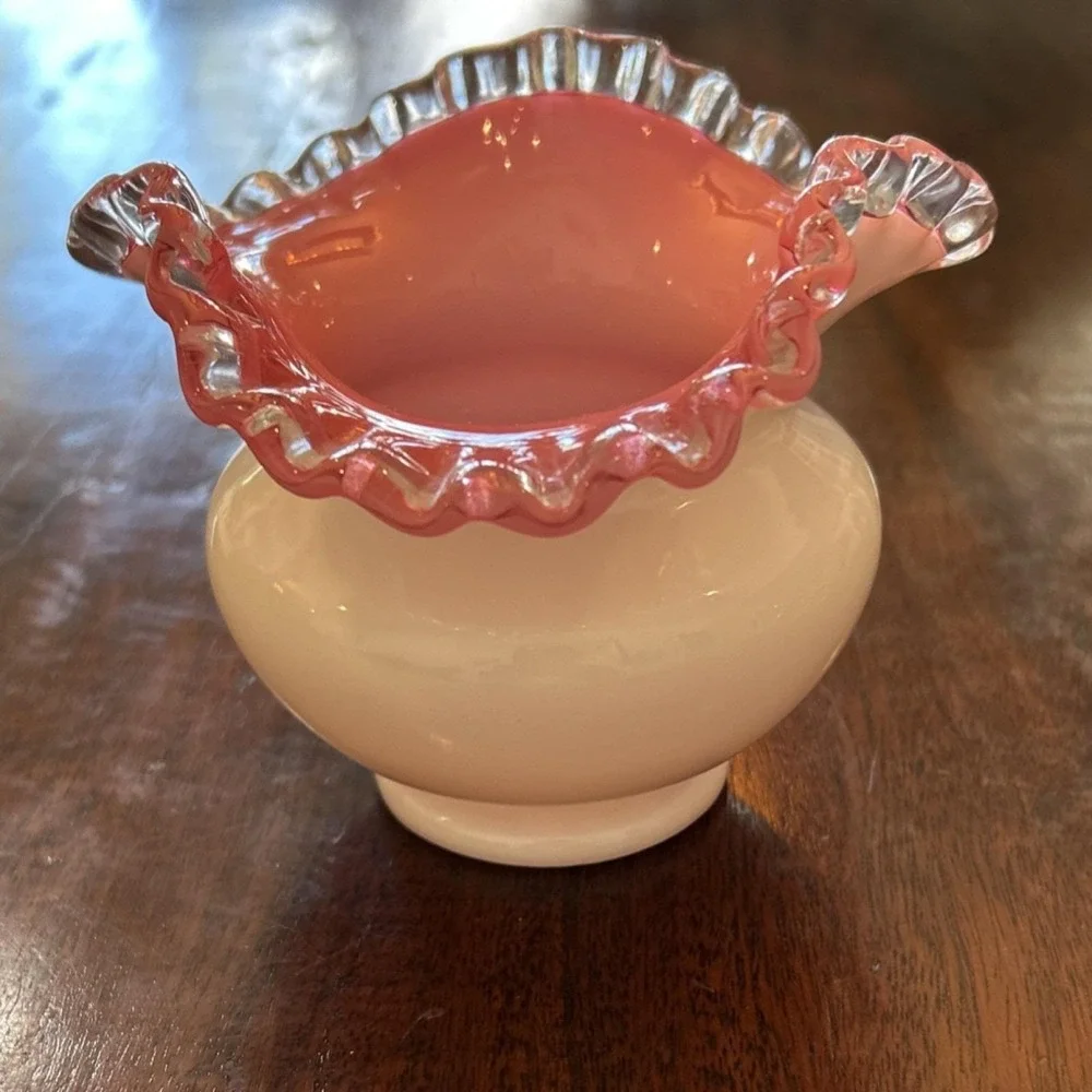 Beautiful Fenton Pink White Ruffled Edge Art Glass Vase Glossy Finish
